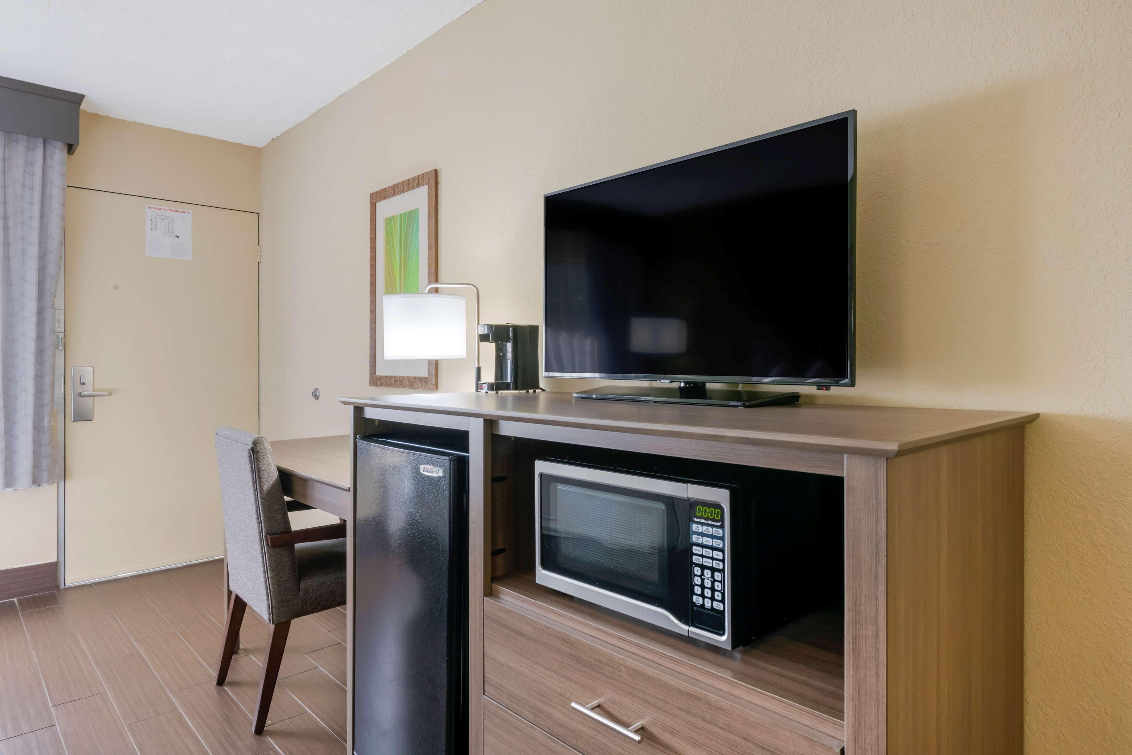 Best Western Downtown Stuart Bagian luar foto