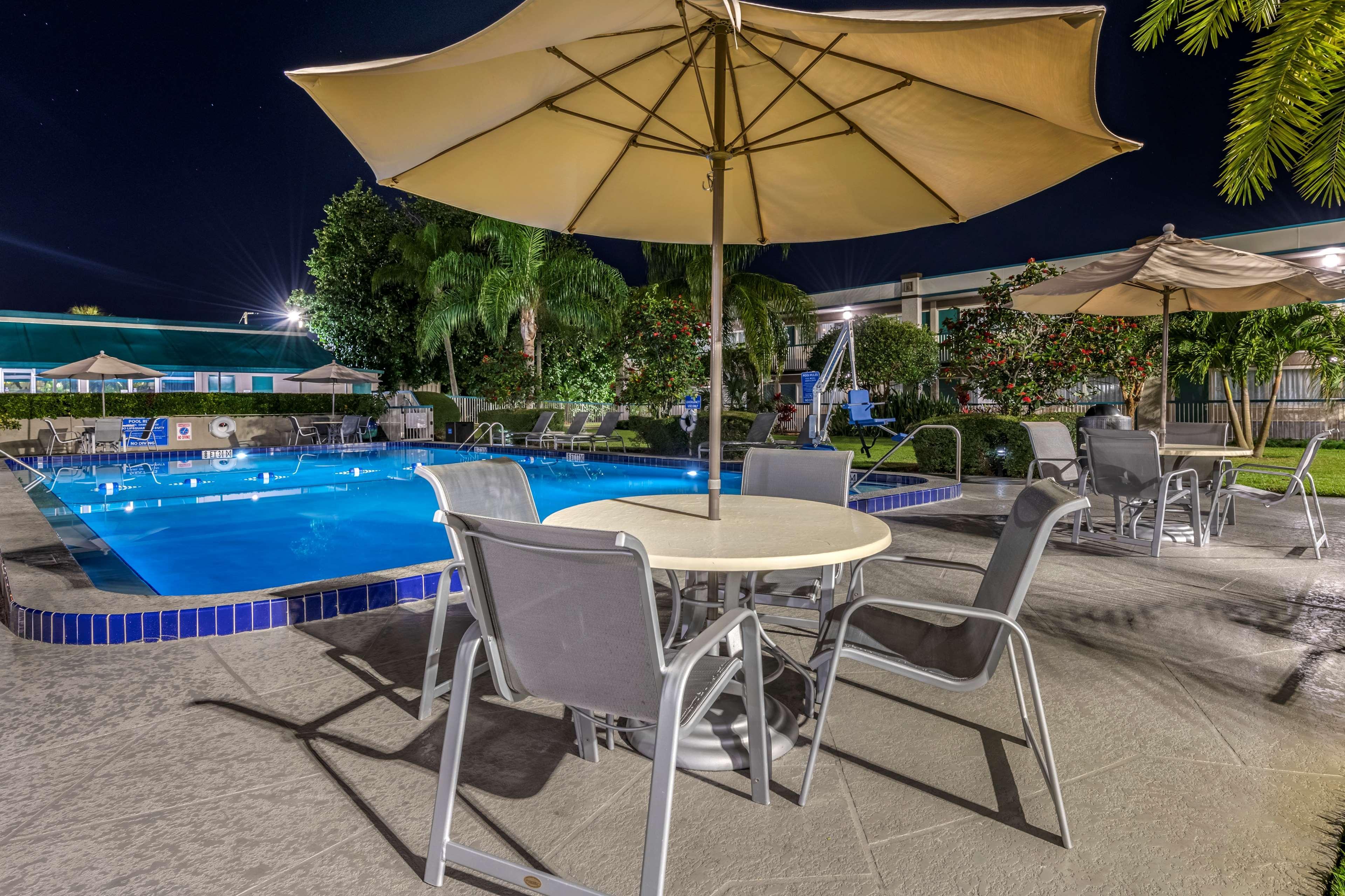 Best Western Downtown Stuart Bagian luar foto
