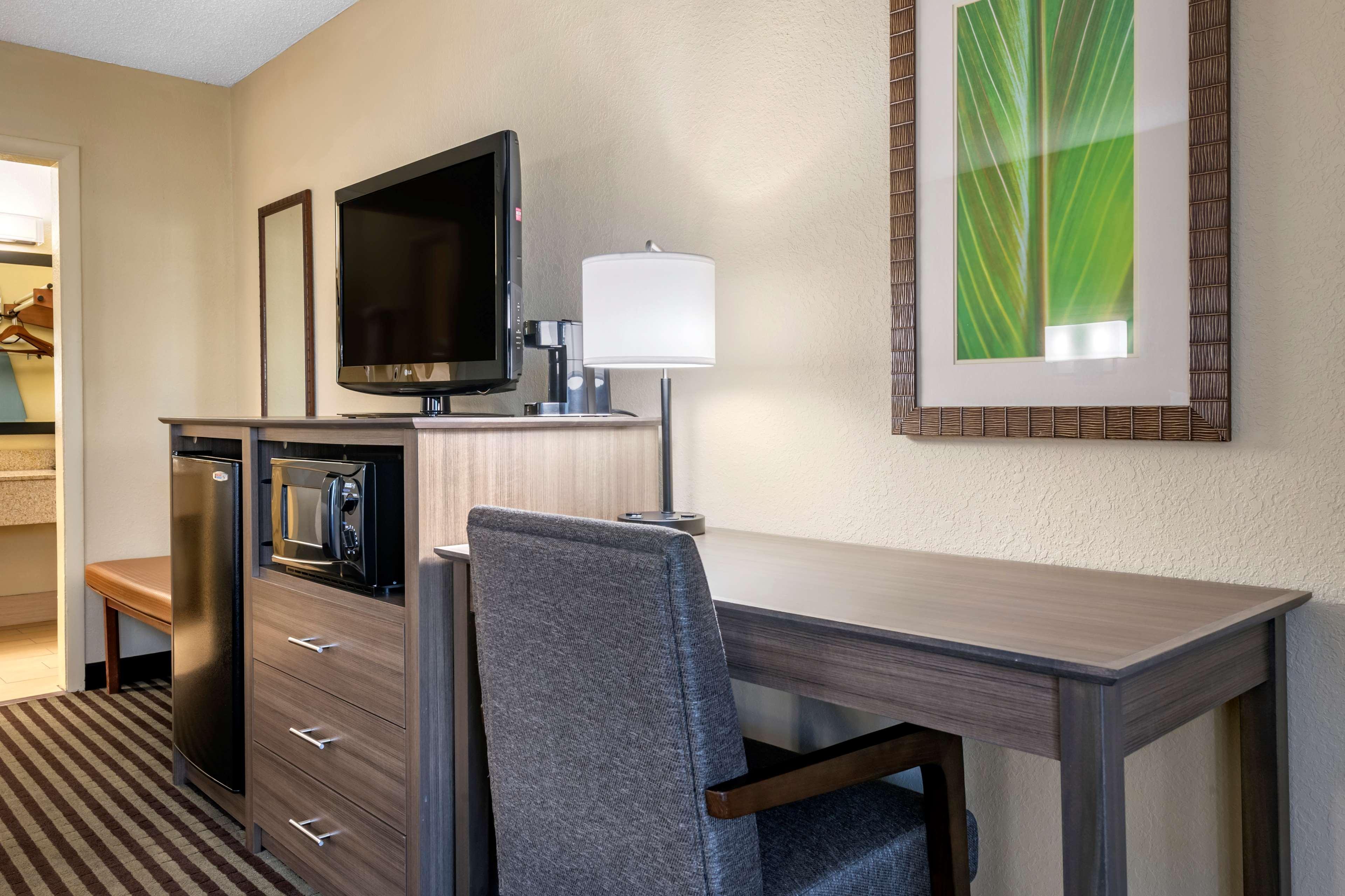 Best Western Downtown Stuart Bagian luar foto