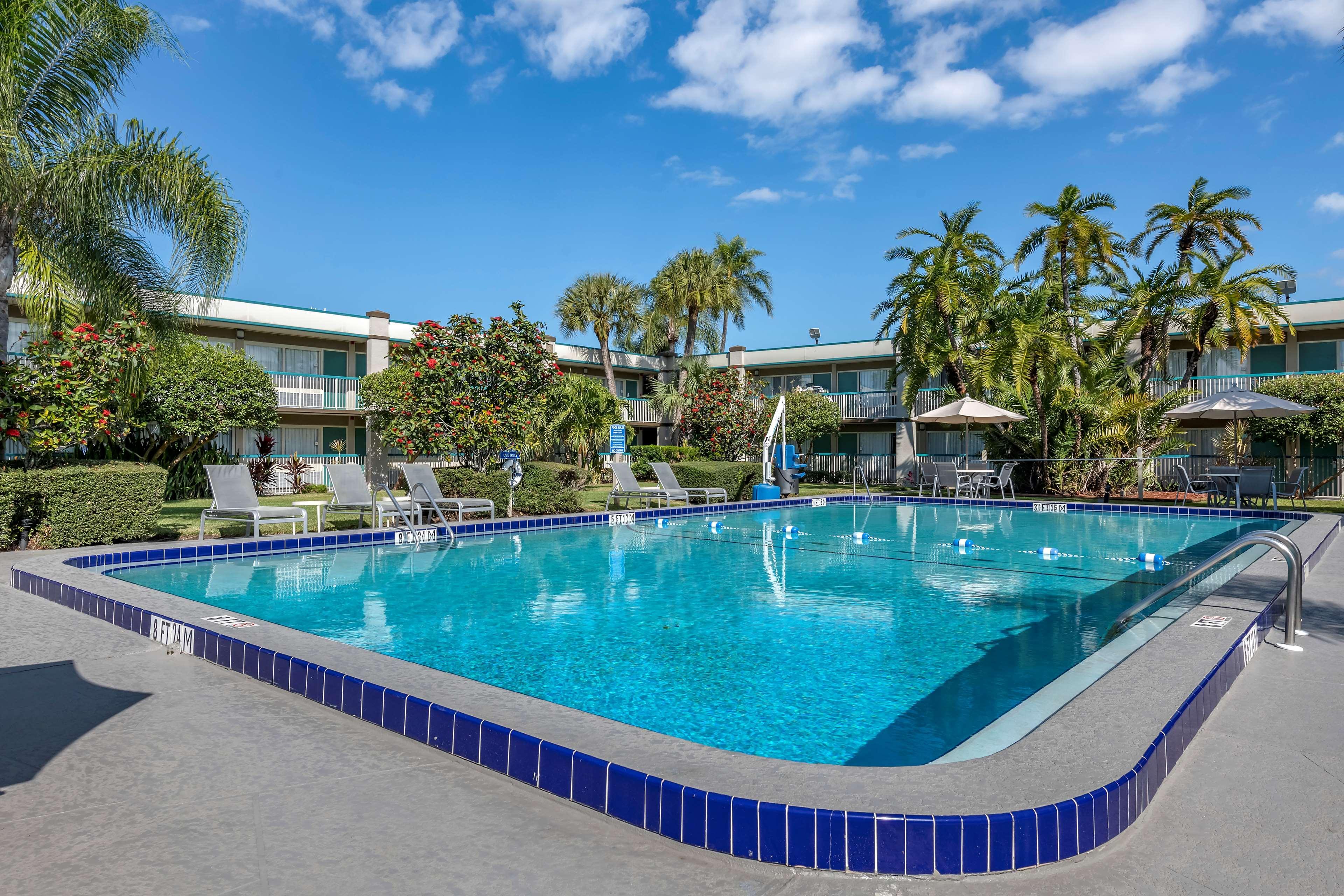 Best Western Downtown Stuart Bagian luar foto