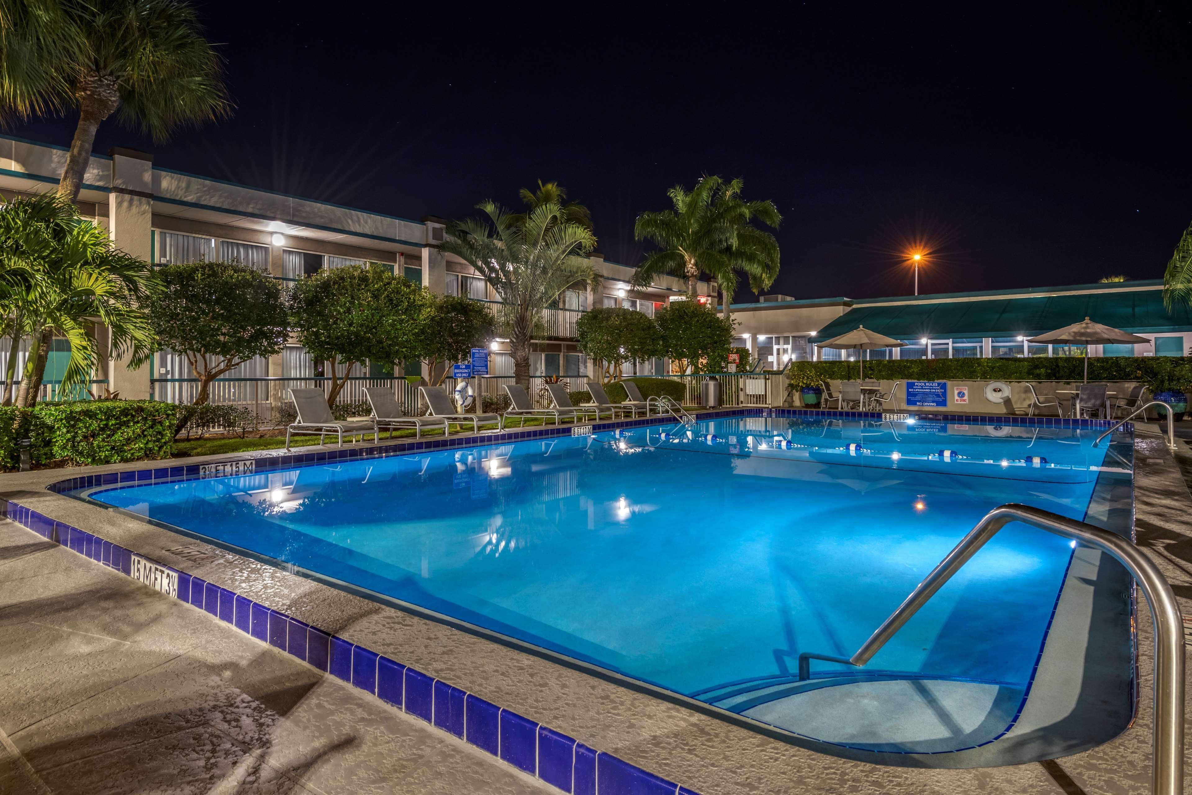 Best Western Downtown Stuart Bagian luar foto